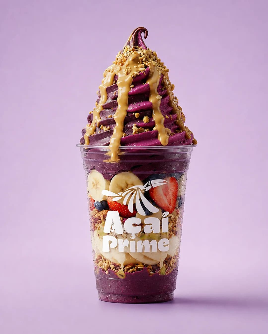 Açaí Prime con mantequilla de maní, granola, plátano y frutilla